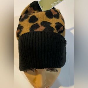 Michael Kors Woman Leopard Print Beanie - Black and Tan.
NWT